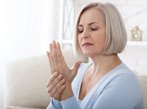 Скованность и боли в пальцах 